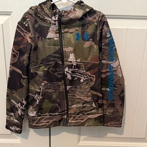 Under Armour Camouflage zip up Jacket with Blue Accents kids size YXS like new